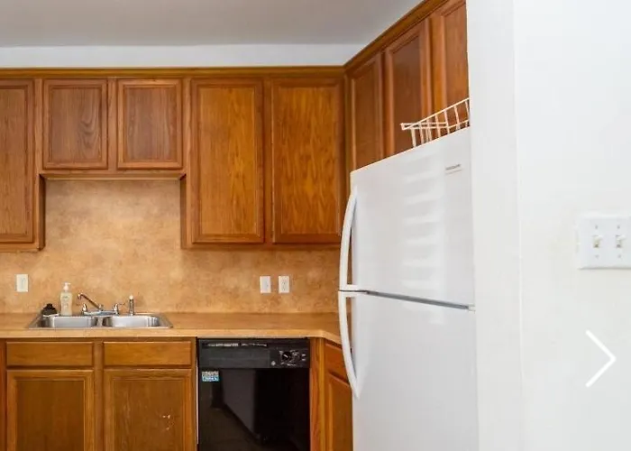 Lovely Downtown Room #2 No Smoking No Kids Second Floor