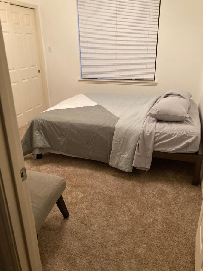 Lovely Downtown #2 No Smoking No Kids Second Floor Houston
